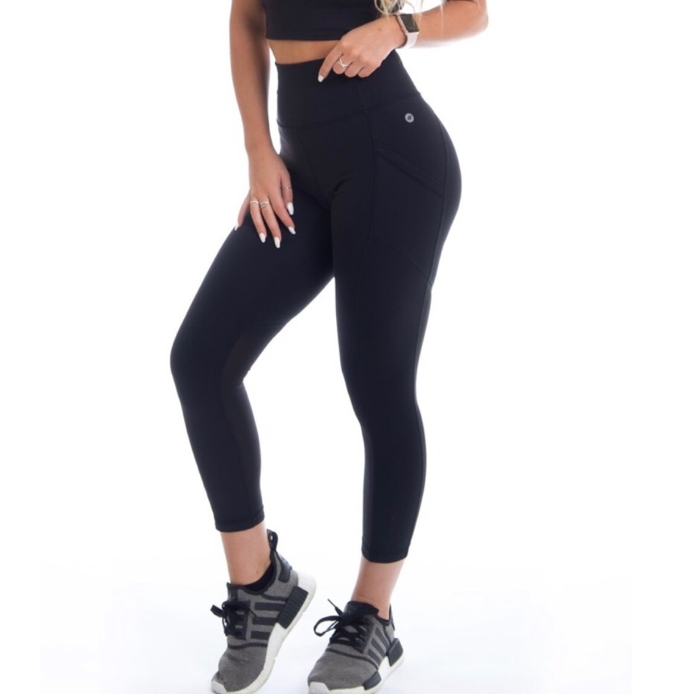 Paragon Fitwear x Cristina Capron leggings